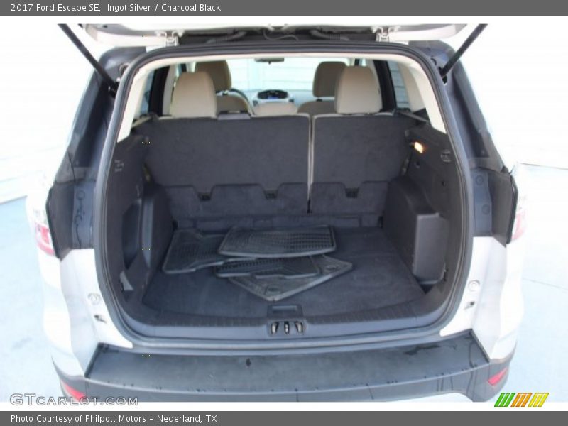 Ingot Silver / Charcoal Black 2017 Ford Escape SE