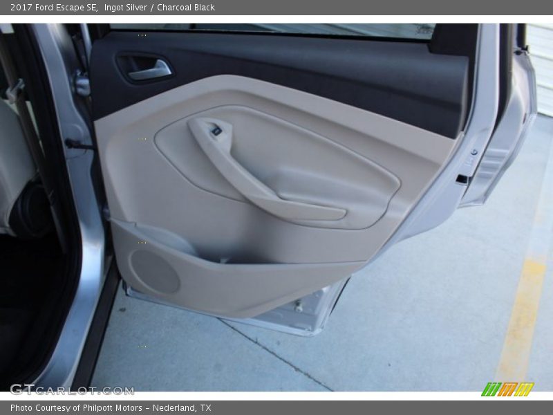 Ingot Silver / Charcoal Black 2017 Ford Escape SE