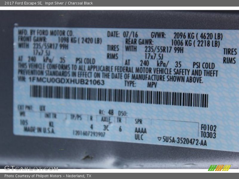 Ingot Silver / Charcoal Black 2017 Ford Escape SE