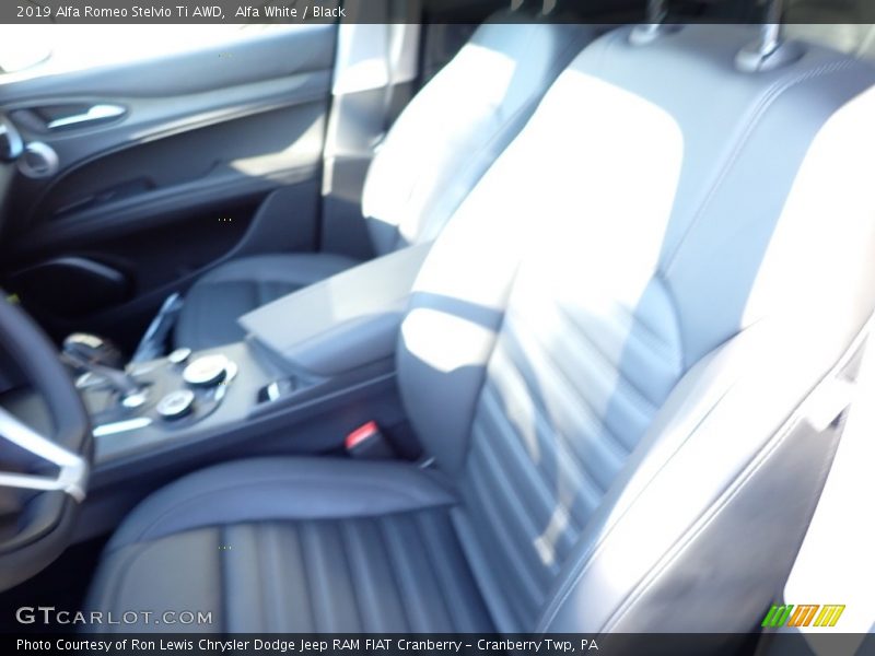 Alfa White / Black 2019 Alfa Romeo Stelvio Ti AWD