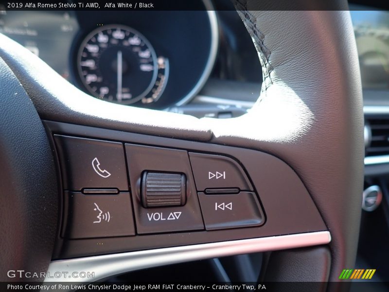 Alfa White / Black 2019 Alfa Romeo Stelvio Ti AWD