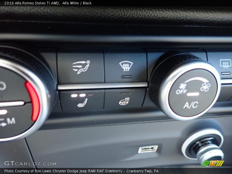 Alfa White / Black 2019 Alfa Romeo Stelvio Ti AWD