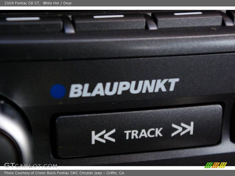 White Hot / Onyx 2009 Pontiac G8 GT