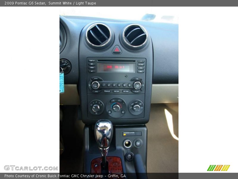 Summit White / Light Taupe 2009 Pontiac G6 Sedan