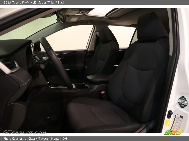 Super White / Black 2019 Toyota RAV4 XLE