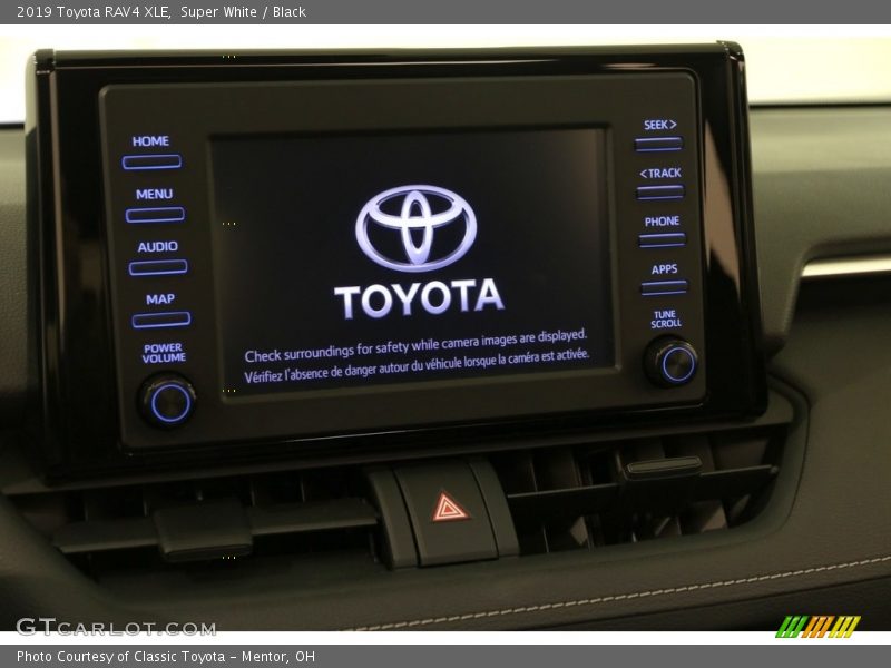 Super White / Black 2019 Toyota RAV4 XLE