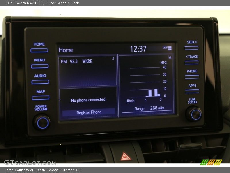 Super White / Black 2019 Toyota RAV4 XLE