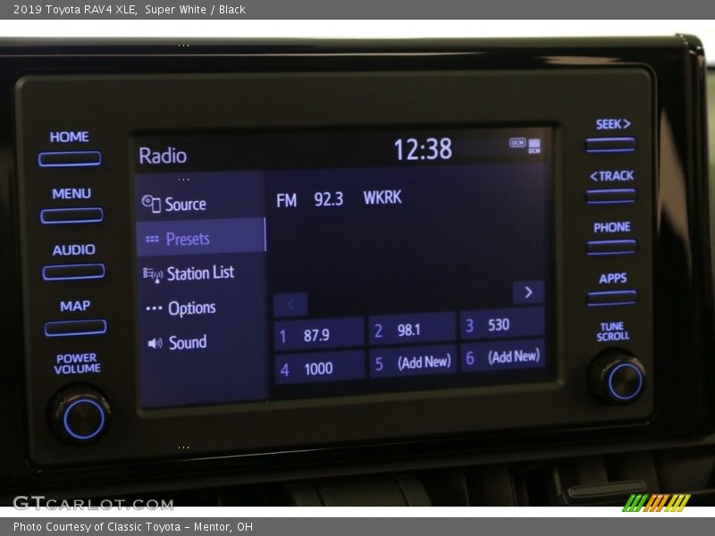 Super White / Black 2019 Toyota RAV4 XLE