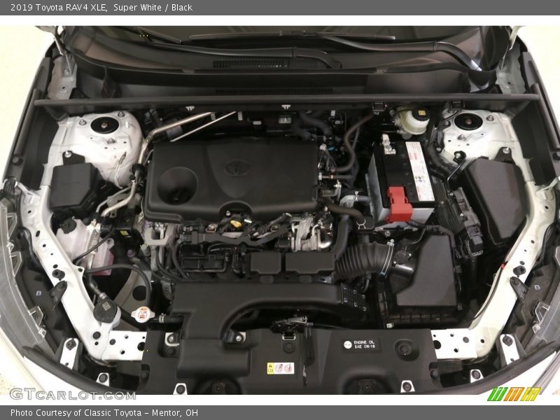 Super White / Black 2019 Toyota RAV4 XLE
