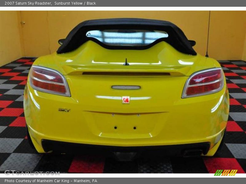 Sunburst Yellow / Black 2007 Saturn Sky Roadster