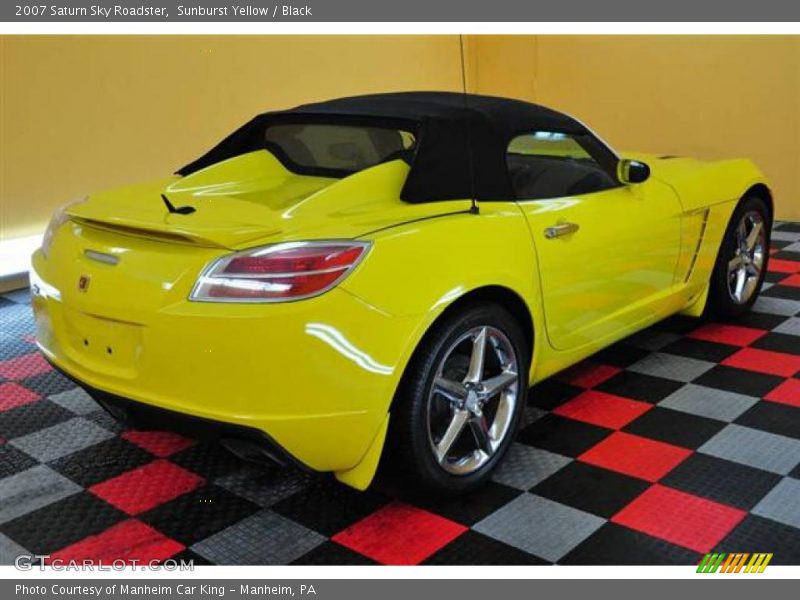 Sunburst Yellow / Black 2007 Saturn Sky Roadster