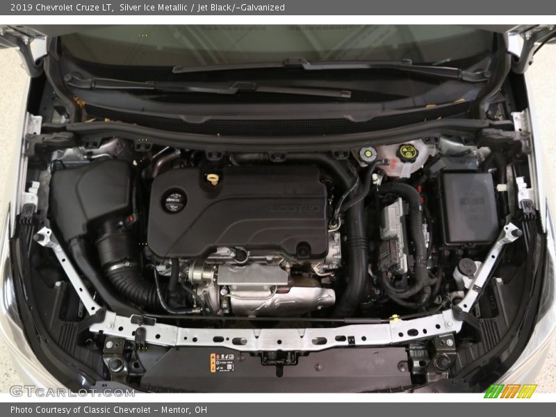 Silver Ice Metallic / Jet Black/­Galvanized 2019 Chevrolet Cruze LT