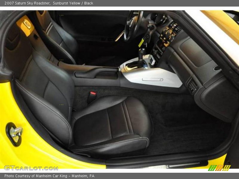 Sunburst Yellow / Black 2007 Saturn Sky Roadster