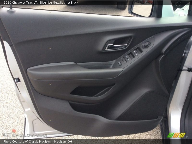 Silver Ice Metallic / Jet Black 2020 Chevrolet Trax LT