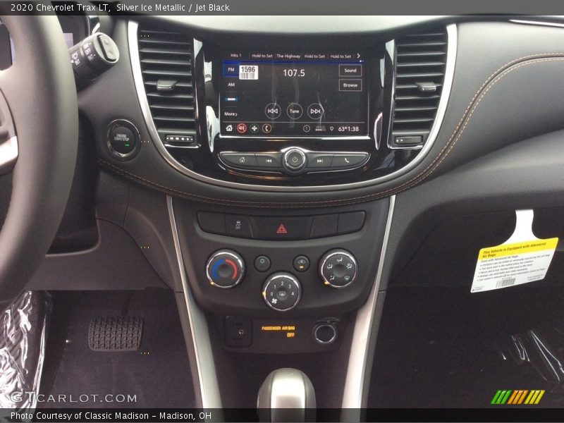 Silver Ice Metallic / Jet Black 2020 Chevrolet Trax LT