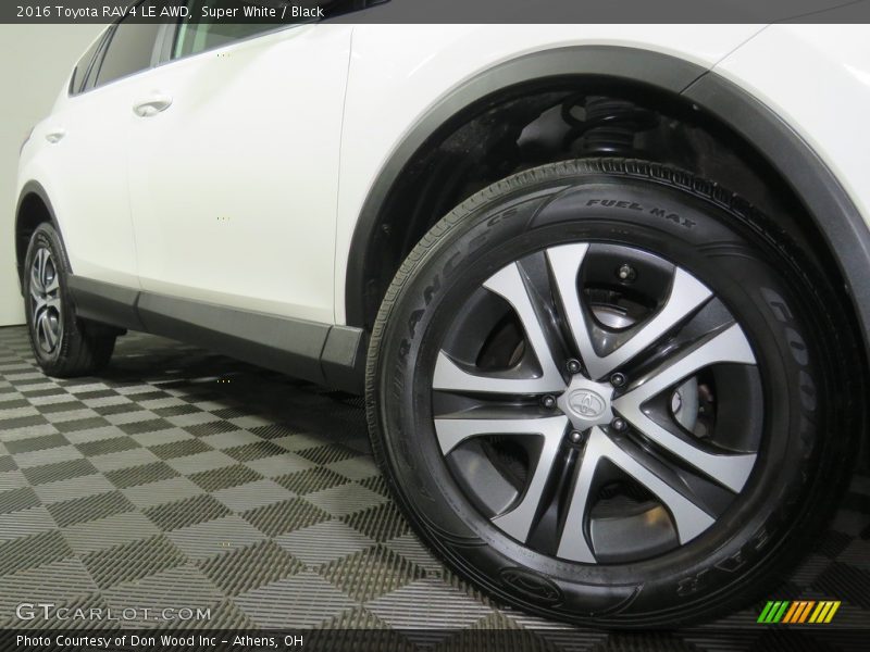 Super White / Black 2016 Toyota RAV4 LE AWD
