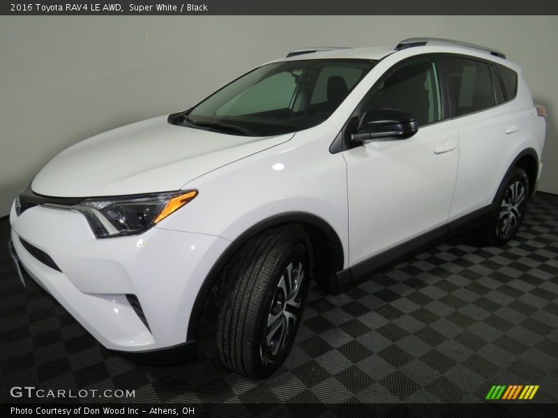 Super White / Black 2016 Toyota RAV4 LE AWD