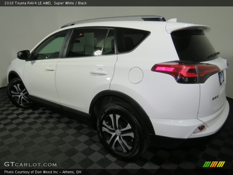 Super White / Black 2016 Toyota RAV4 LE AWD