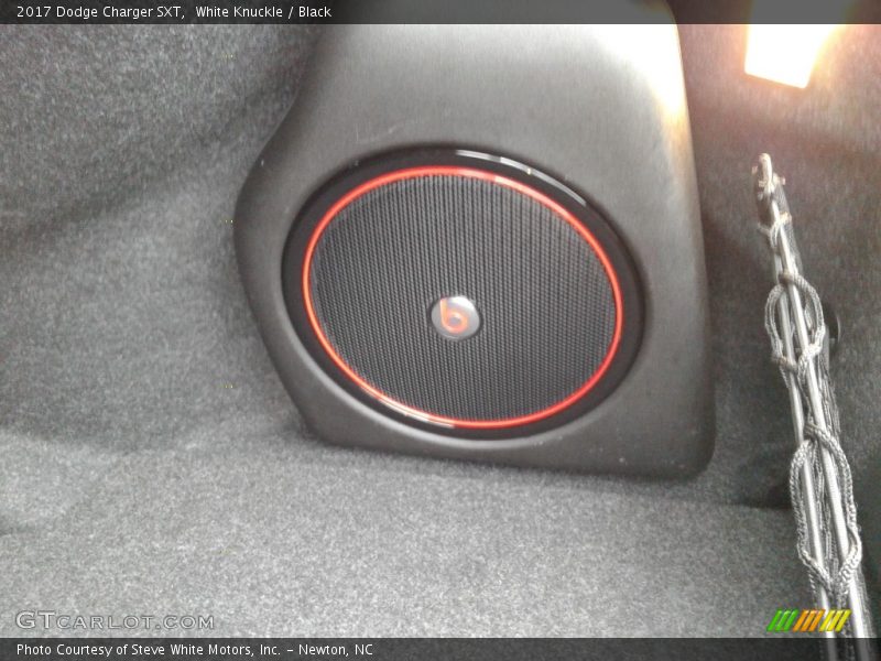 White Knuckle / Black 2017 Dodge Charger SXT