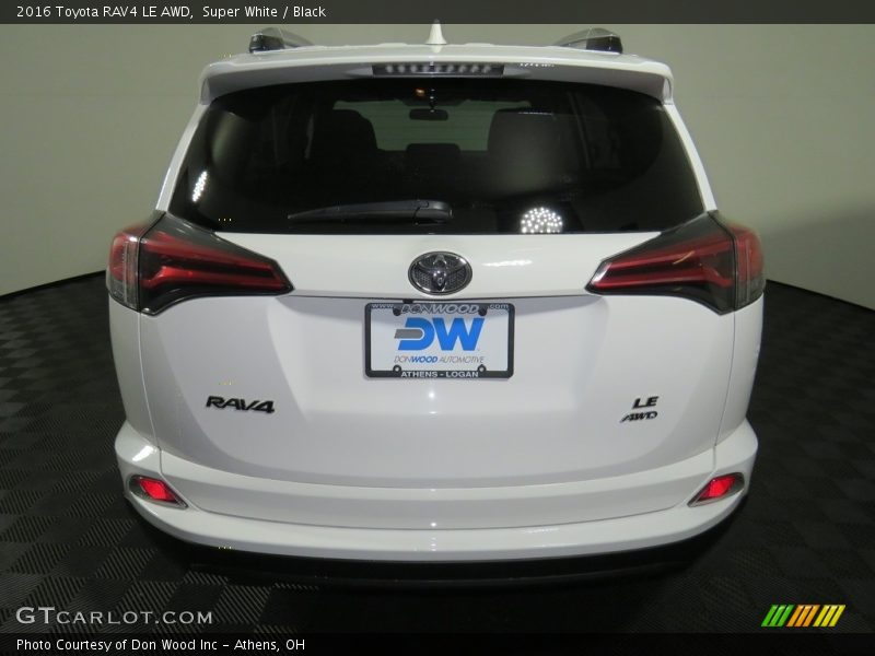 Super White / Black 2016 Toyota RAV4 LE AWD