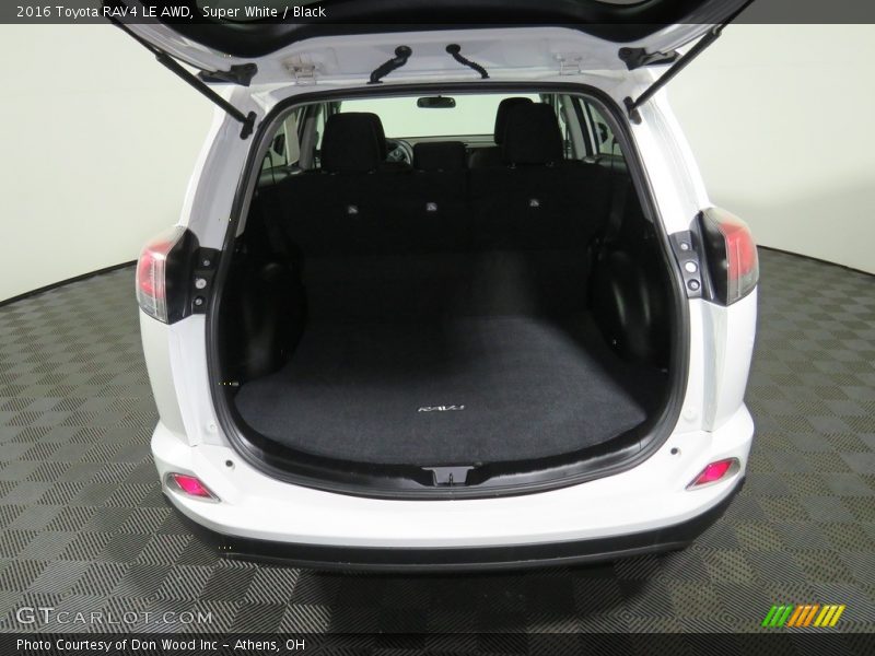 Super White / Black 2016 Toyota RAV4 LE AWD