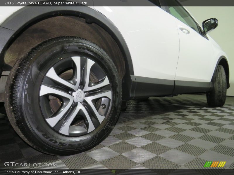 Super White / Black 2016 Toyota RAV4 LE AWD