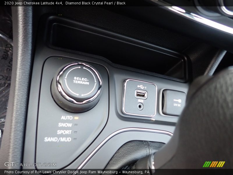 Diamond Black Crystal Pearl / Black 2020 Jeep Cherokee Latitude 4x4