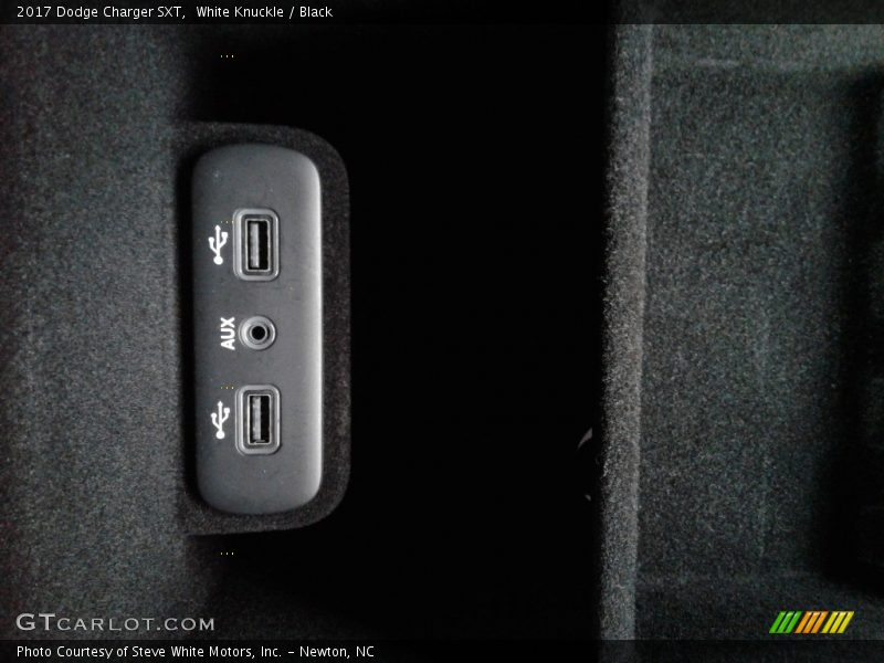 White Knuckle / Black 2017 Dodge Charger SXT