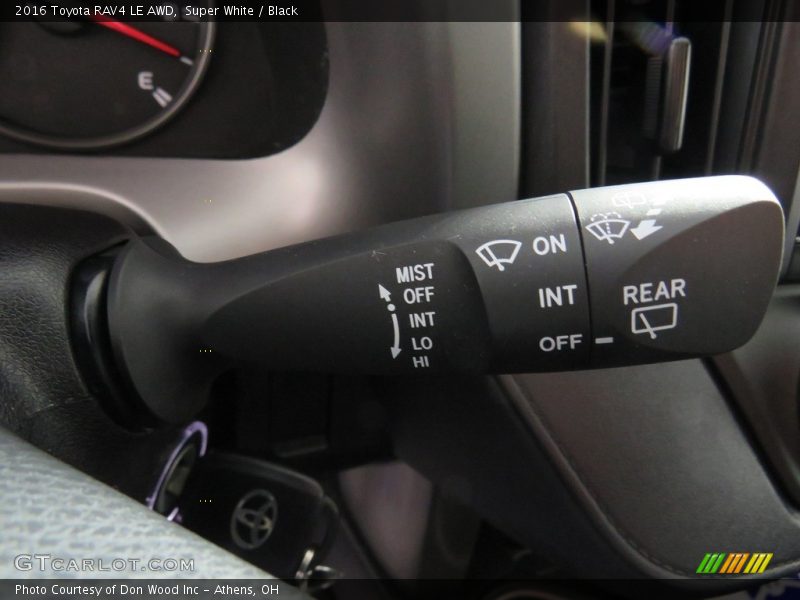 Super White / Black 2016 Toyota RAV4 LE AWD