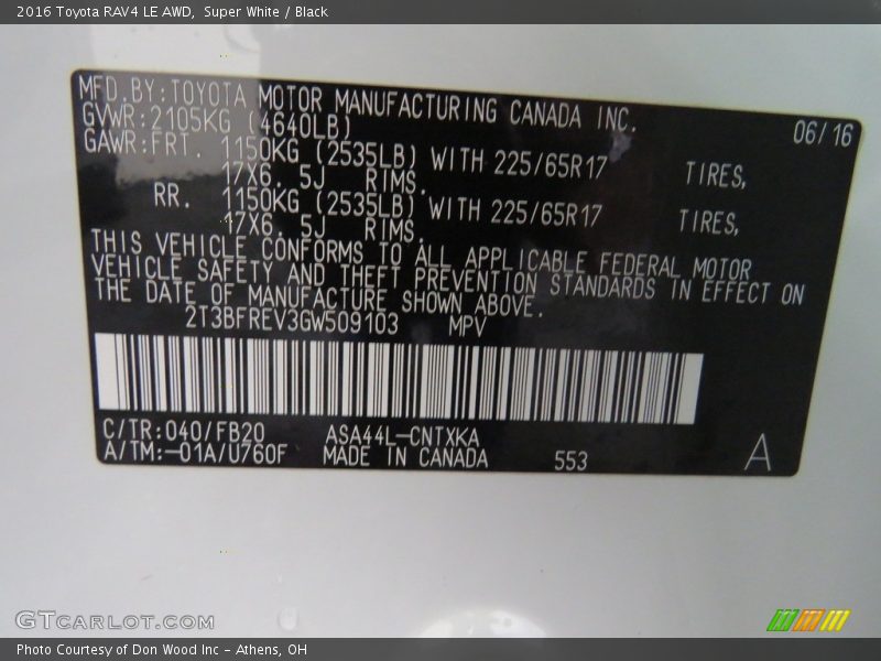 Super White / Black 2016 Toyota RAV4 LE AWD