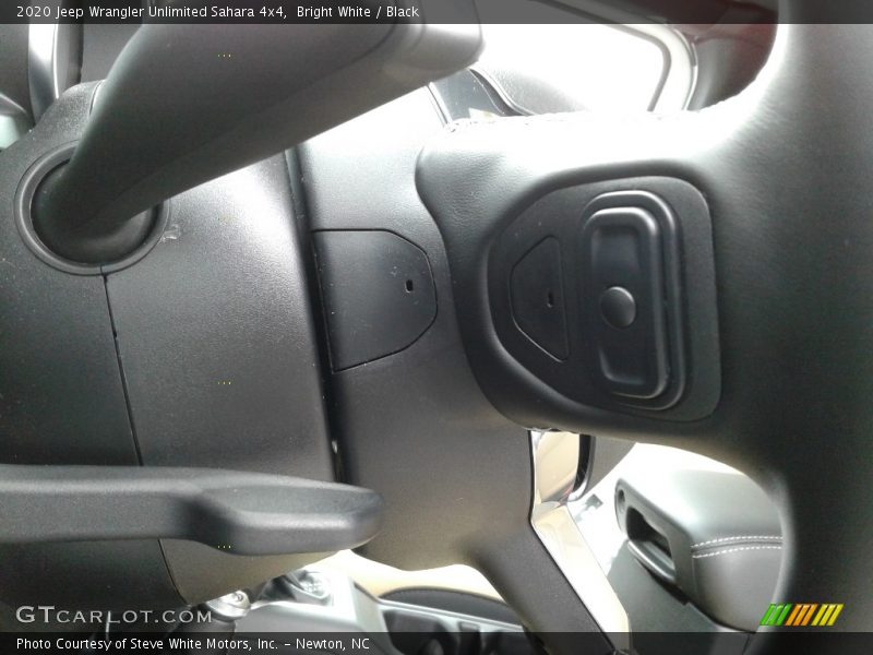 Bright White / Black 2020 Jeep Wrangler Unlimited Sahara 4x4