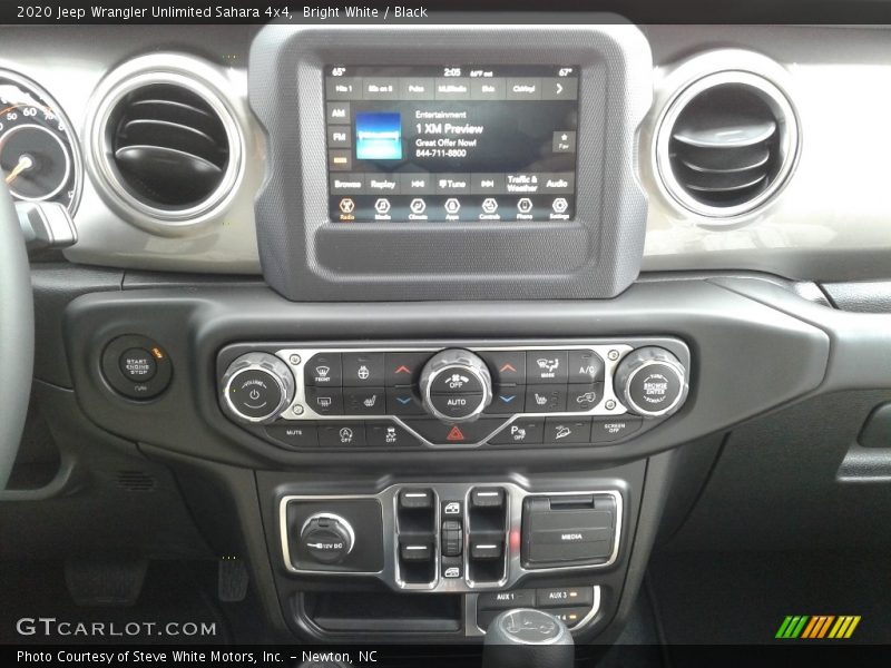 Bright White / Black 2020 Jeep Wrangler Unlimited Sahara 4x4