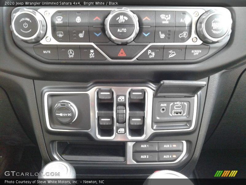 Bright White / Black 2020 Jeep Wrangler Unlimited Sahara 4x4