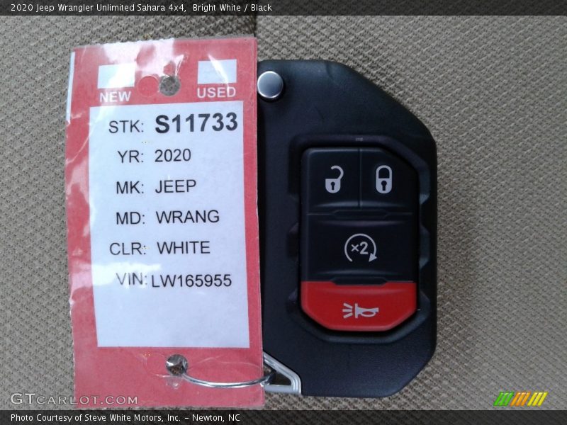 Bright White / Black 2020 Jeep Wrangler Unlimited Sahara 4x4