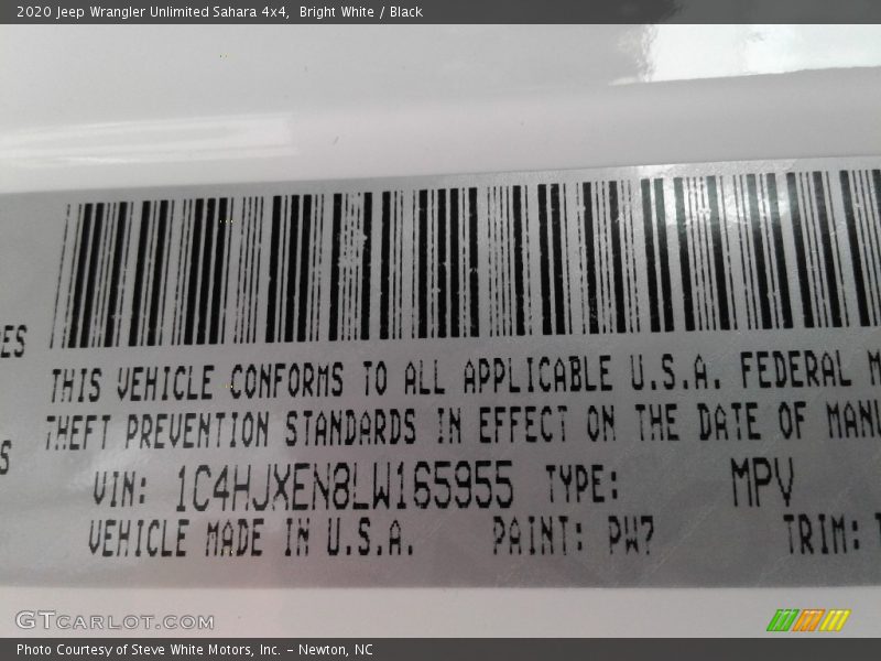 Bright White / Black 2020 Jeep Wrangler Unlimited Sahara 4x4