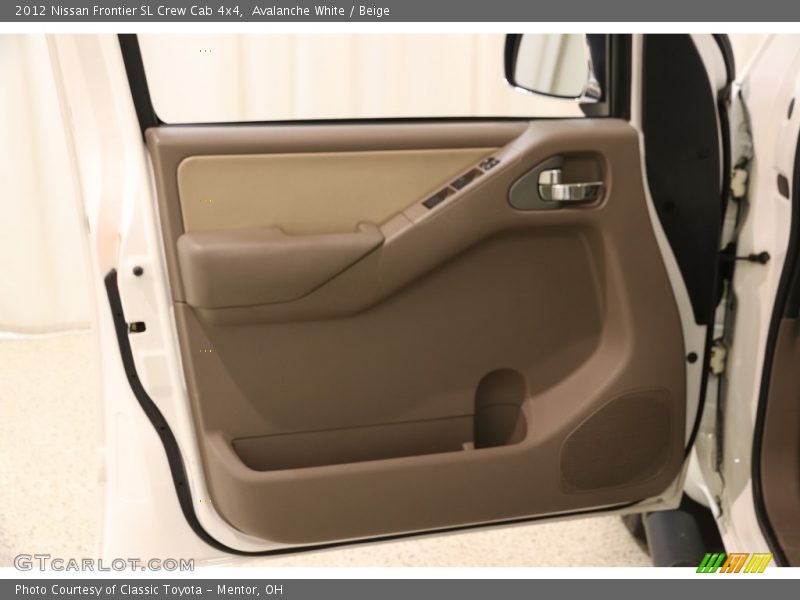 Avalanche White / Beige 2012 Nissan Frontier SL Crew Cab 4x4