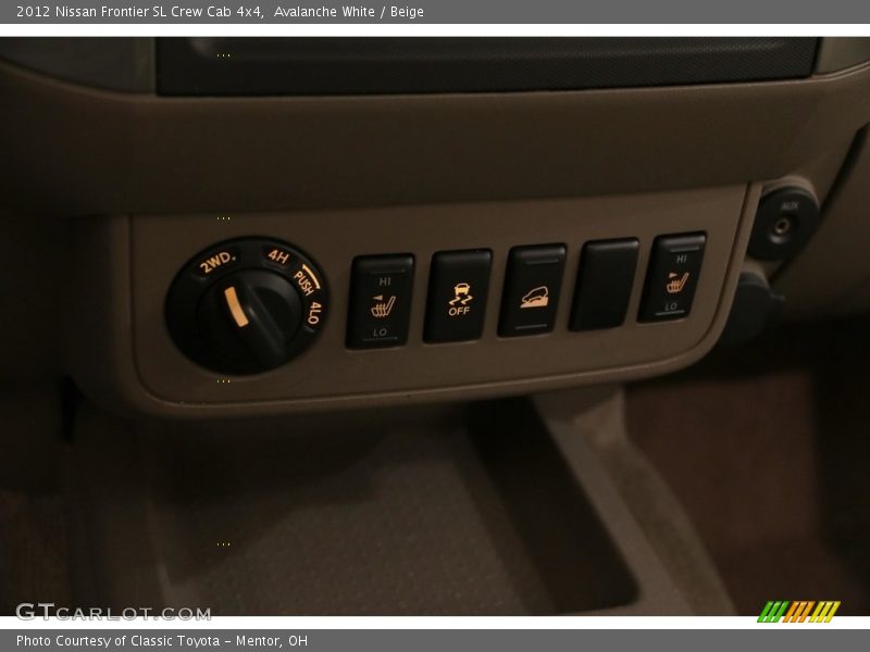 Avalanche White / Beige 2012 Nissan Frontier SL Crew Cab 4x4