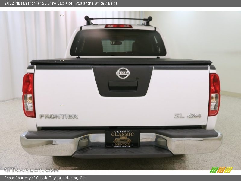 Avalanche White / Beige 2012 Nissan Frontier SL Crew Cab 4x4