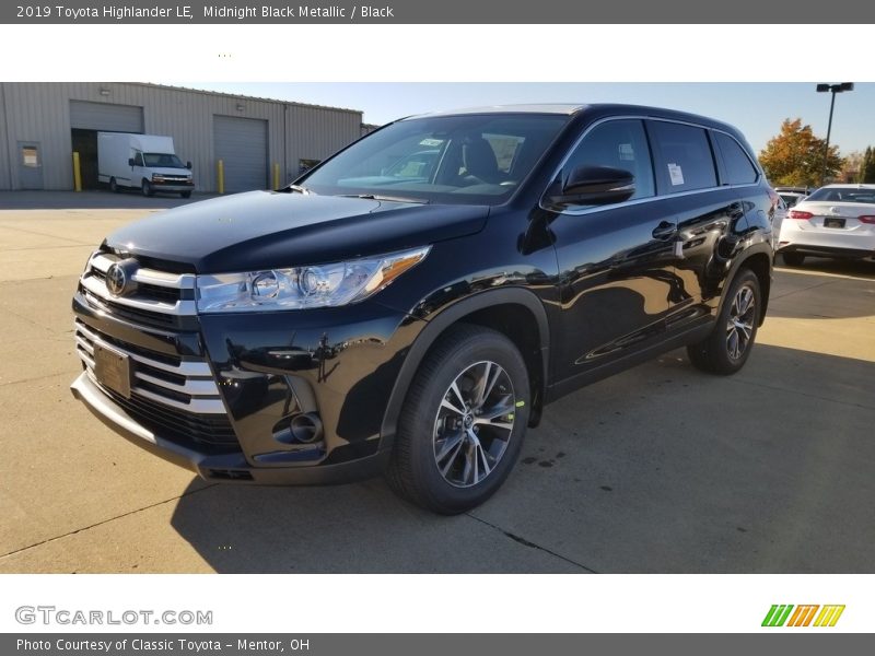 Midnight Black Metallic / Black 2019 Toyota Highlander LE