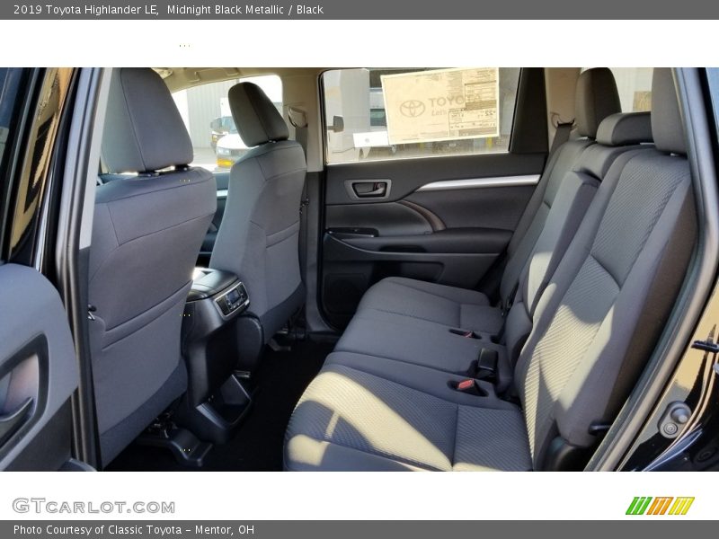 Midnight Black Metallic / Black 2019 Toyota Highlander LE