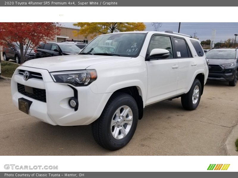 Front 3/4 View of 2020 4Runner SR5 Premium 4x4