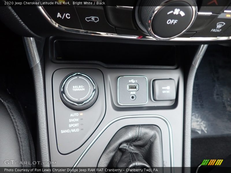 Bright White / Black 2020 Jeep Cherokee Latitude Plus 4x4