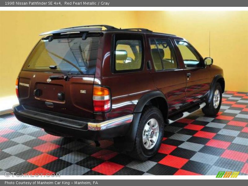 Red Pearl Metallic / Gray 1998 Nissan Pathfinder SE 4x4