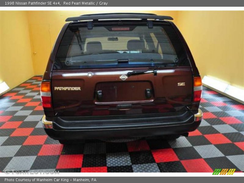 Red Pearl Metallic / Gray 1998 Nissan Pathfinder SE 4x4