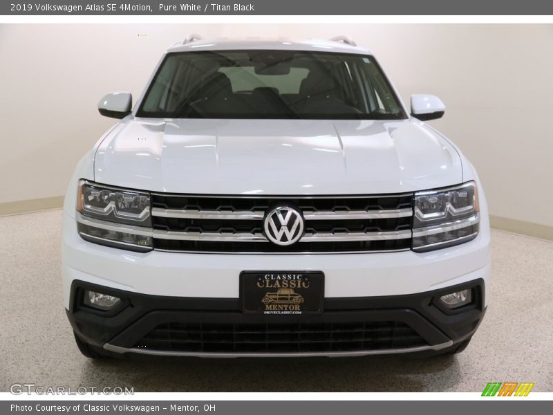 Pure White / Titan Black 2019 Volkswagen Atlas SE 4Motion