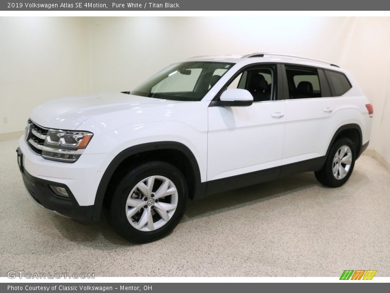 Pure White / Titan Black 2019 Volkswagen Atlas SE 4Motion