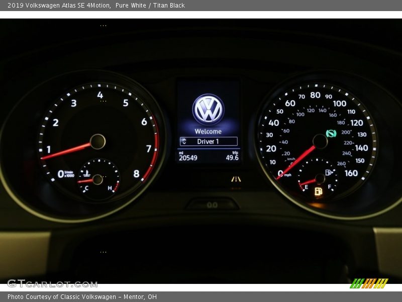 Pure White / Titan Black 2019 Volkswagen Atlas SE 4Motion