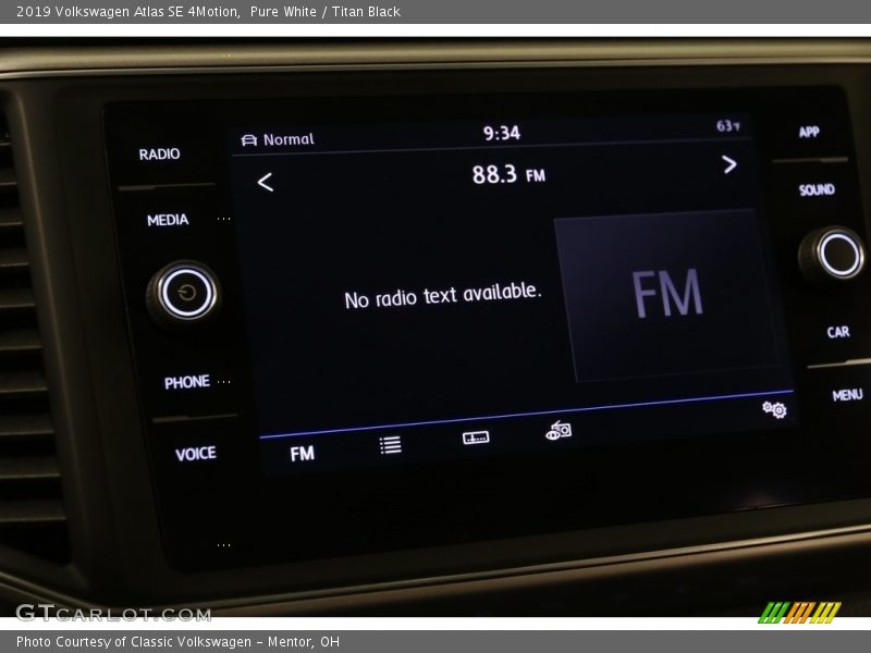Pure White / Titan Black 2019 Volkswagen Atlas SE 4Motion