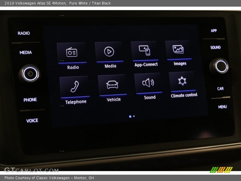 Pure White / Titan Black 2019 Volkswagen Atlas SE 4Motion