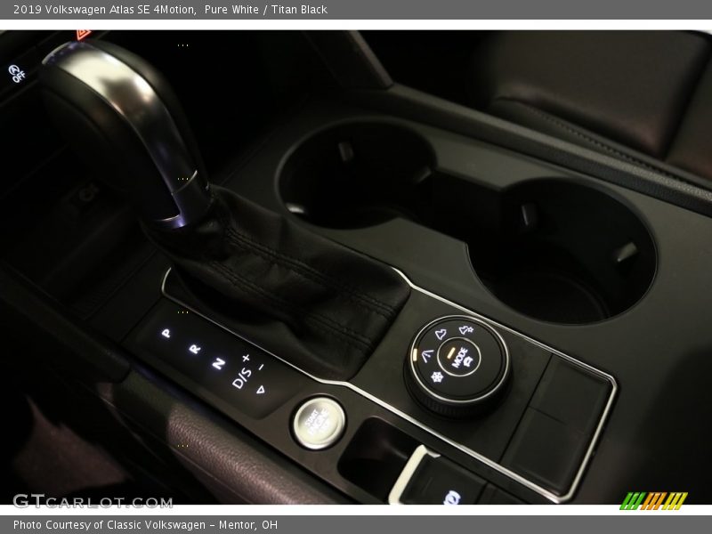 Pure White / Titan Black 2019 Volkswagen Atlas SE 4Motion